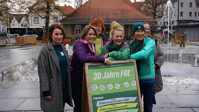 Ein Teil der Frauenriege bei der FGL feiert das Jubiläum in Forchheim, darunter Annette Prechtel, Edith Fießer, Melanie Rövekamp und  Andrea Häcking.
