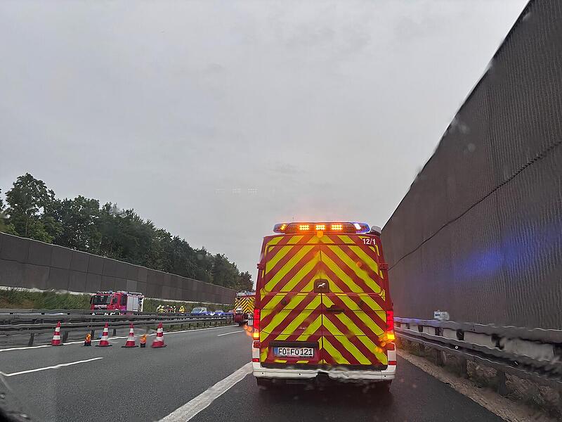 Unfallchaos auf A73 bei Forchheim: "Tr&uuml;mmerfeld" legt Verkehr lahm