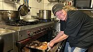 Barockhäusle Nürnberg: Für den Rolls Roys unter den Schweinebraten hat Rosi bei der Kochshow „Mein Lokal, Dein Lokal“ im Fernsehen schon den ersten Preis abgeräumt.Forchheim & Fränkische Schweiz Barockhäusle Nürnberg: Für den Rolls Roys unter den Schweinebraten hat Rosi bei der Kochshow „Mein Lokal, Dein Lokal“ im Fernsehen schon den ersten Preis abgeräumt.