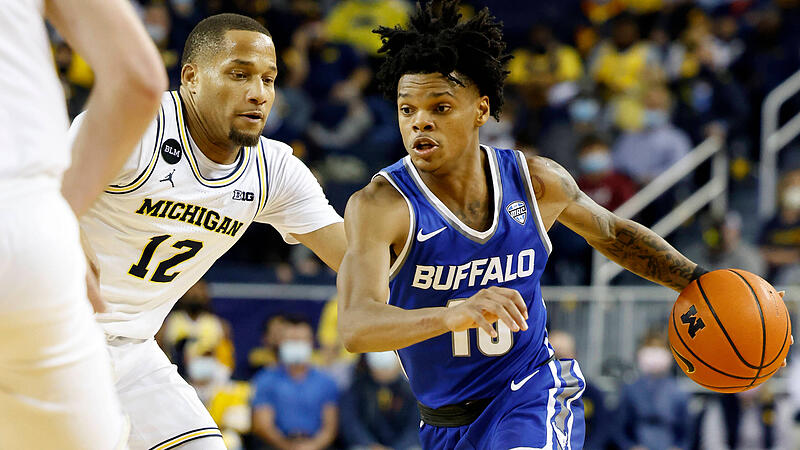 Ronaldo Segu (mit Ball) spielte am College f&uuml;r die Buffalo Bulls.