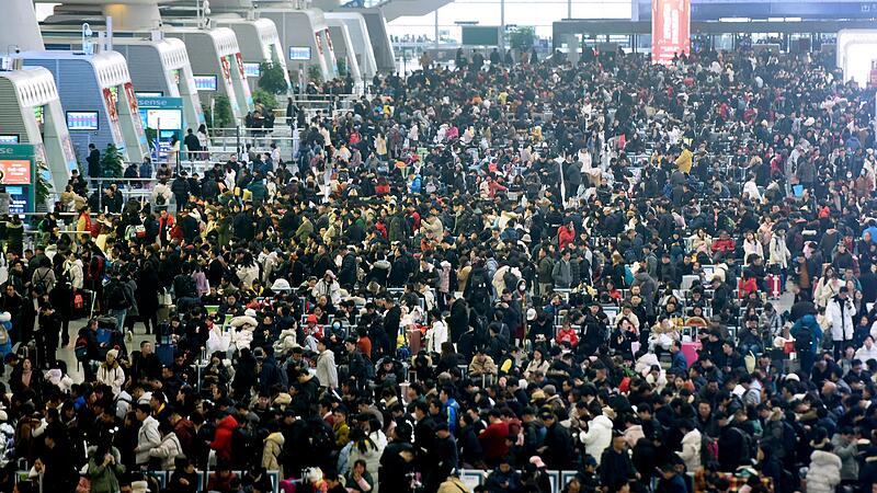 Volle Bahnhöfe gehören stets zum chinesischen Neujahrsfest dazu Volle Bahnhöfe gehören stets zum chinesischen Neujahrsfest dazu