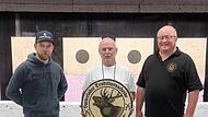 Schwarzpulverschießen der Königlich privilegierten Freihandschützen Bad Kissingen. Von links: Kevin Schölzke, Wolfgang Mika und Artur Haupt.