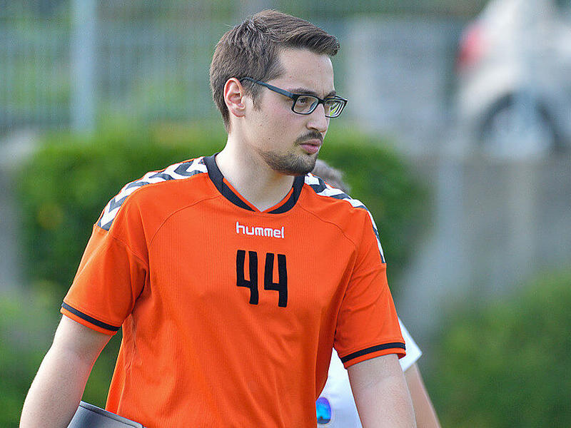 Dennis Hader ist der Nachfolger von Frank Hauck als Trainer der SV Wolfersgrün/Neuengrün. Dennis Hader ist der Nachfolger von Frank Hauck als Trainer der SV Wolfersgrün/Neuengrün.