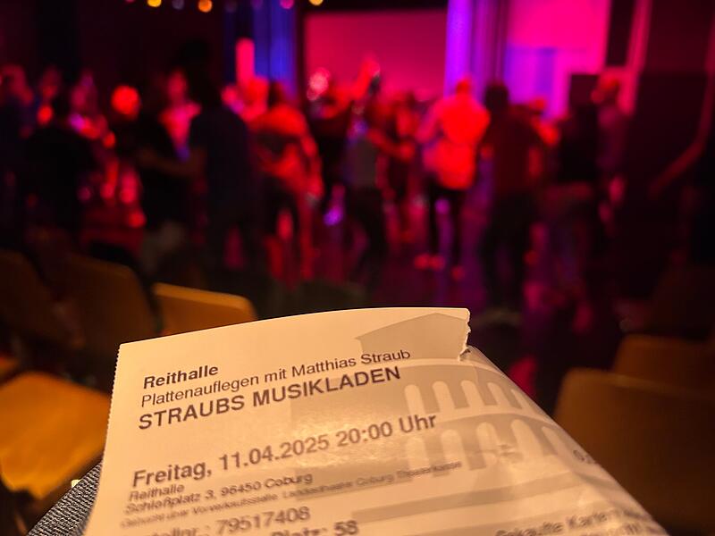 Landestheater Coburg: Musikladen von und mit Matthias Straub in der erneut ausverkauften Reithalle.