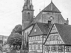 Historische Aufnahme der Pfarrkirche in Kleukheim, entstanden Anfang des 20. Jahrhunderts.