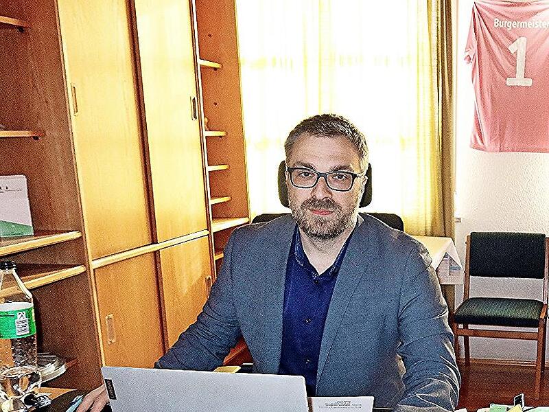 Steffen Kropp, Bürgermeister in Rentweinsdorf, wurde am 8. März zum zweiten Mal gewählt. Steffen Kropp, Bürgermeister in Rentweinsdorf, wurde am 8. März zum zweiten Mal gewählt.