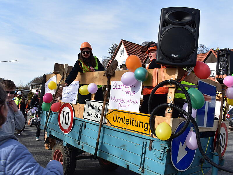 Viel los beim Hiltpoltsteiner Straßenfasching 2025 am FaschingsdienstagViel los beim Hiltpoltsteiner Straßenfasching 2025 am Faschingsdienstag Viel los beim Hiltpoltsteiner Straßenfasching 2025 am Faschingsdienstag