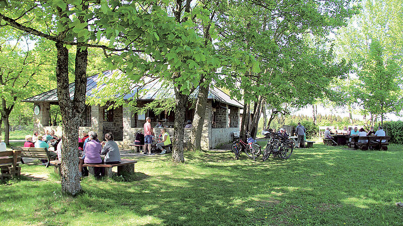 Alexandrinenhütte des Thüringerwald-Vereins Coburg Alexandrinenhütte des Thüringerwald-Vereins Coburg