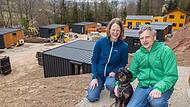 Aktuell befindet sich die Baustelle in den finalen Z&uuml;gen, im Mai kommen die ersten G&auml;ste. Familie Guck mit Pudel Ivo fiebert der Er&ouml;ffnung entgegen.