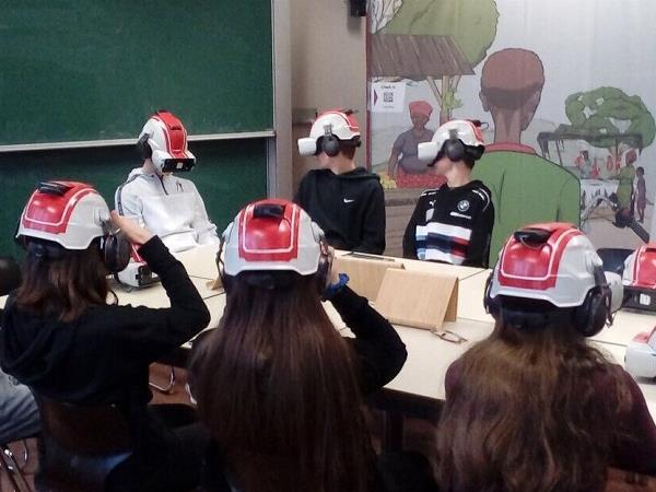 Sch&uuml;lerinnen und Sch&uuml;ler der 9. und 10. Jahrgangsstufe des Frobenius-Gymnasiums Hammelburg.