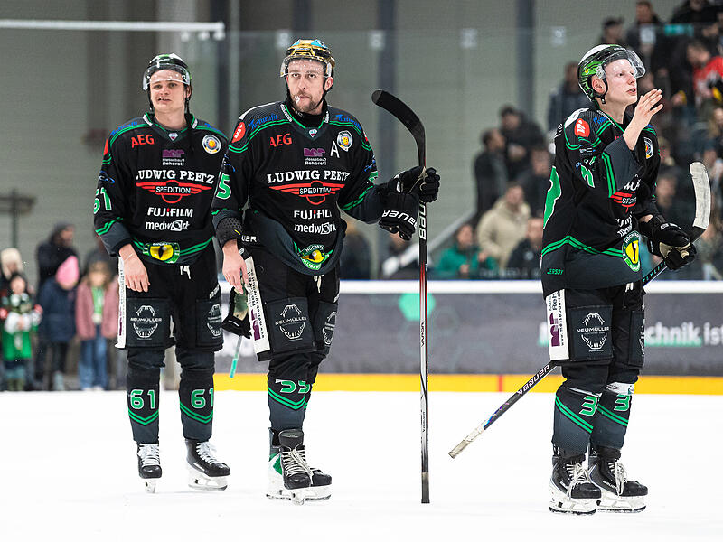 Schwerstarbeit f&uuml;r die Alligators umJake Fardoe (Mitte) und Niklas Hane (rechts): Nach dem Serienauftakt bei &uuml;berlegenen Scorpions kommt Hannover am Dienstag nach H&ouml;chstadt.