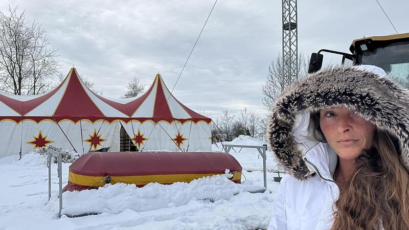 Die Circus-Chefin Janine K&ouml;llner steht vor dem Winterquartier. Das Zelt f&uuml;r Vorstellungen kann nicht aufgebaut werden, die geplanten Termine m&uuml;ssen entfallen.