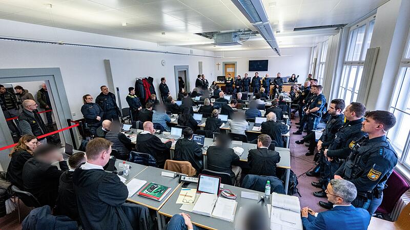 Prozess gegen elf Männer Prozess gegen elf Männer