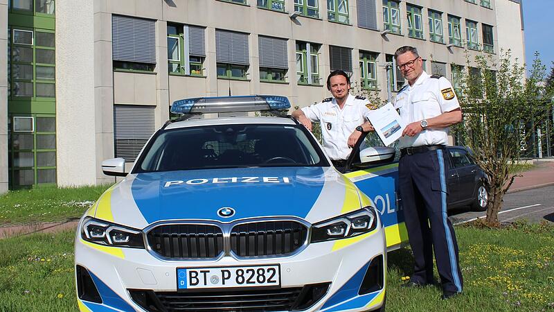 PI Bamberg Land (links: Polizeihauptkommissar Oliver Strickroth, stellv. Dienststellenleiter; rechts: Polizeidirektor Alexander Streng, Dienststellenleiter)