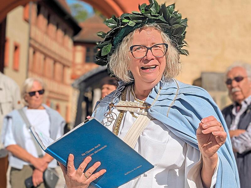 „Chronos“ alias Jutta Dafner erzählt Geschichten aus der Vergangenheit der Stadt Forchheim.Forchheim & Fränkische Schweiz „Chronos“ alias Jutta Dafner erzählt Geschichten aus der Vergangenheit der Stadt Forchheim.