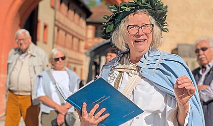&bdquo;Chronos&ldquo; alias Jutta Dafner erz&auml;hlt Geschichten aus der Vergangenheit der Stadt Forchheim.