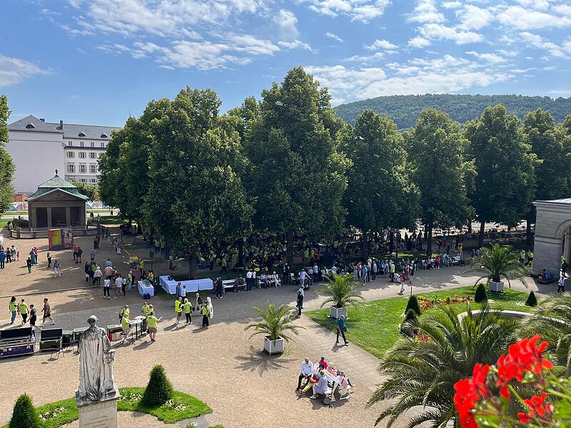 Blick von oben auf den Kurgarten.