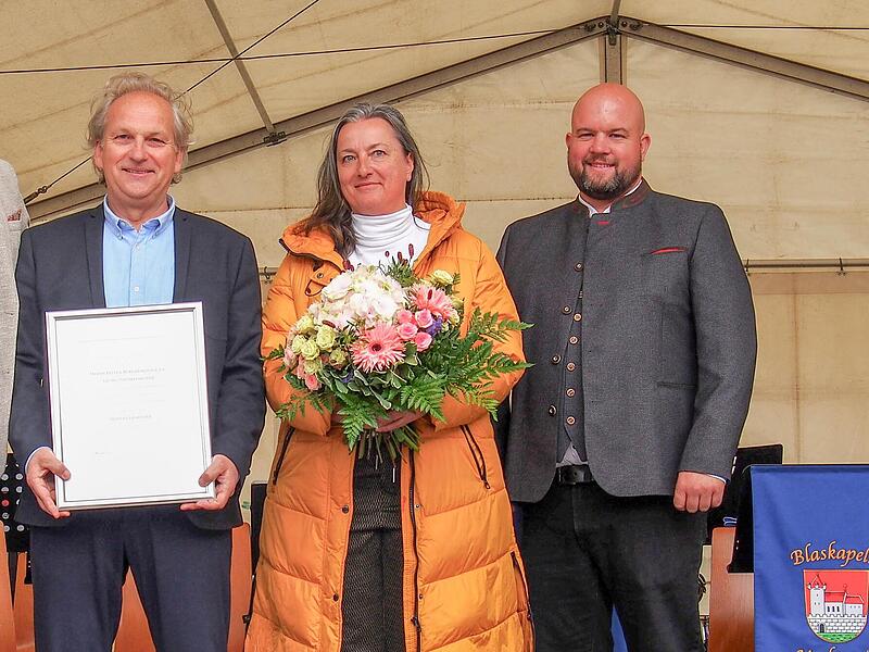 Amtierender Bürgermeister Michael Beier, Altbürgermeister Jochen (Georg) Partheymüller, seine Frau Beate und Zweiter Bürgermeister Thomas Müller (von links). Amtierender Bürgermeister Michael Beier, Altbürgermeister Jochen (Georg) Partheymüller, seine Frau Beate und Zweiter Bürgermeister Thomas Müller (von links).