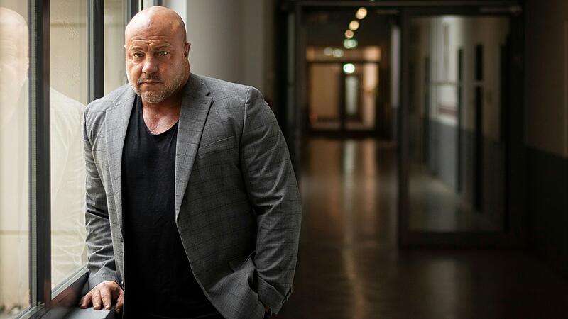 Thomas Weigand war Fitnesstrainer. Dann ließ sich der Arnsteiner gegen Corona impfen – und ist seitdem krank. Sein Impfschaden ist ärztlich bestätigt, doch die offizielle Anerkennung bleibt ihm verwehrt. Thomas Weigand war Fitnesstrainer. Dann ließ sich der Arnsteiner gegen Corona impfen – und ist seitdem krank. Sein Impfschaden ist ärztlich bestätigt, doch die offizielle Anerkennung bleibt ihm verwehrt.