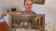Der gläubige Klaus Schwarz hat das „Letzte Abendmahl“ als Malen-nach-Zahlen-Bild gemalt und in seinem Zimmer in der Wohnstätte Spitzwiese hängen.