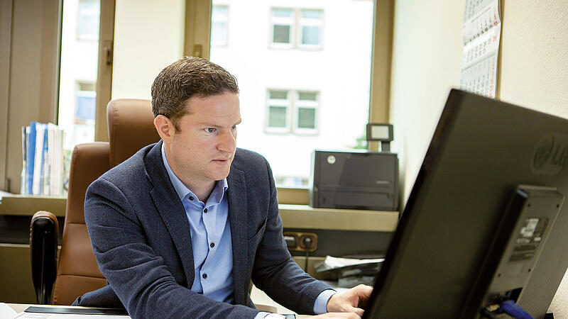 Aron Schuster, Direktor der Zentralwohlfahrtsstelle der Juden in Deutschland., und in dieser Position verantwortlich für das Bad Kissinger Kurheim Beni Bloch. Aron Schuster, Direktor der Zentralwohlfahrtsstelle der Juden in Deutschland., und in dieser Position verantwortlich für das Bad Kissinger Kurheim Beni Bloch.
