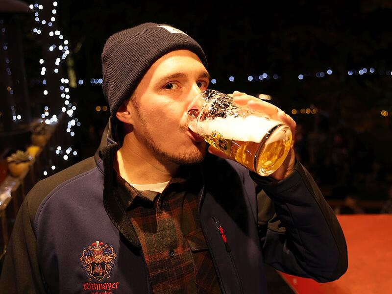 Fränkische Tradition: In Hallerndorf fand am 31. Oktober der Bockbieranstich statt und zahlreiche Bierfans ließen es sich munden.