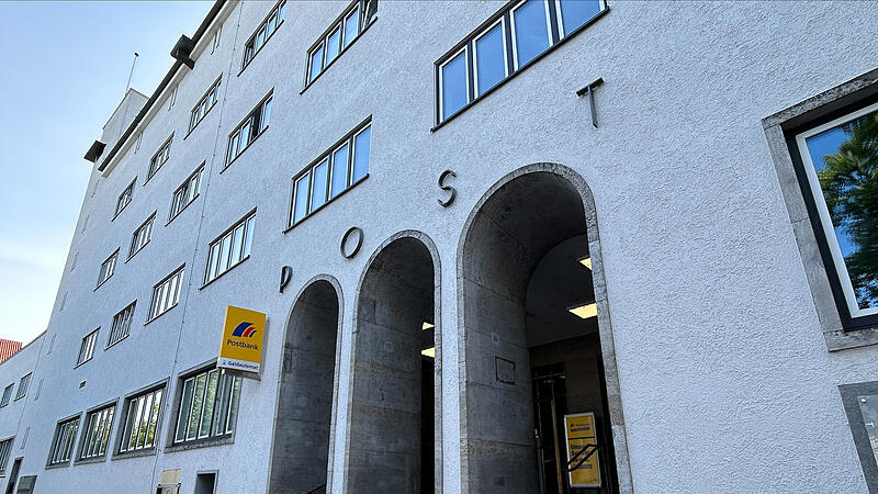 Postgebäude in Coburg Das Postgebäude in der Coburger Hindenburgstraße wurde von 1929 bis 1931 in Formen der Neuen Sachlichkeit errichtet und steht unter Denkmalschutz.