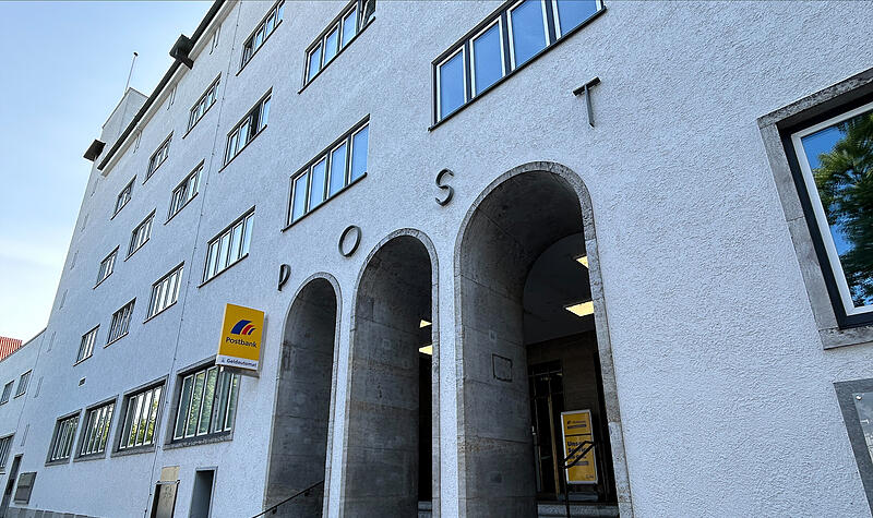 Postgebäude in Coburg Das Postgebäude in der Coburger Hindenburgstraße wurde von 1929 bis 1931 in Formen der Neuen Sachlichkeit errichtet und steht unter Denkmalschutz.