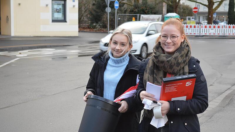 Pendeln am Montag zwischen altem und neuem Büro: Chiara Kleinhenz und Katja Kippes vom Regionalmanagement. Pendeln am Montag zwischen altem und neuem Büro: Chiara Kleinhenz und Katja Kippes vom Regionalmanagement.