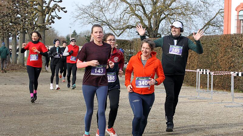 Schlosslauf Mem 241124 15 Spass im Hobbylauf