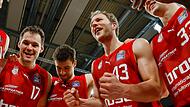Jubel im Brose-Team (von links) Jaromir Bohacik, Kevin Wohlrath, Chris Sengfelder und Patrick Heckmann nach dem klaren Sieg über Ulm.