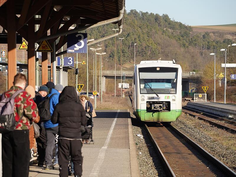 Mit der Erfurter Bahn k&ouml;nnen Kunden von Bad Neustadt bis Schweinfurt Mitte fahren.