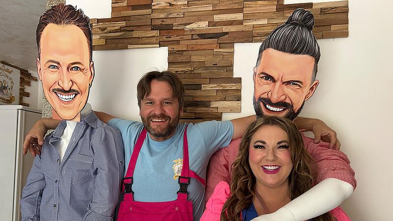 Das Schlagerschloss-Hotel befindet sich am ehemaligen Grenz&uuml;bergang zwischen Rottenbach (Landkreis Coburg, Bayern) und Eisfeld (Th&uuml;ringen). Hier befinden sich die Inhaber Angela Henn und Dennis Klak im Voxxclub-Themenzimmer.