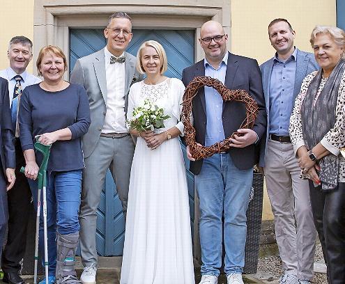 Die Zweite Bürgermeisterin der Gemeinde Kalchreuth, Steffi Igel, bei der Hochzeit mit ihrem Lebenspartner Thomas in Adelsdorf. Die Zweite Bürgermeisterin der Gemeinde Kalchreuth, Steffi Igel, bei der Hochzeit mit ihrem Lebenspartner Thomas in Adelsdorf.