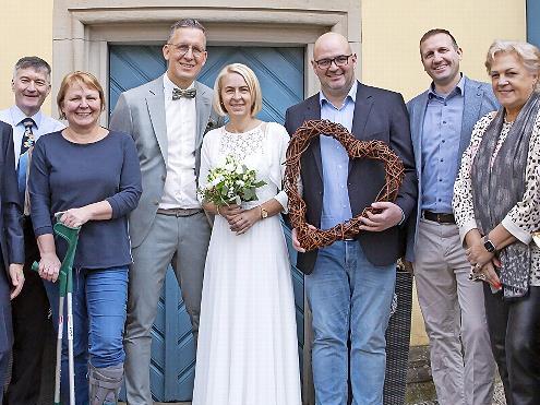 Die Zweite Bürgermeisterin der Gemeinde Kalchreuth, Steffi Igel, bei der Hochzeit mit ihrem Lebenspartner Thomas in Adelsdorf. Die Zweite Bürgermeisterin der Gemeinde Kalchreuth, Steffi Igel, bei der Hochzeit mit ihrem Lebenspartner Thomas in Adelsdorf.