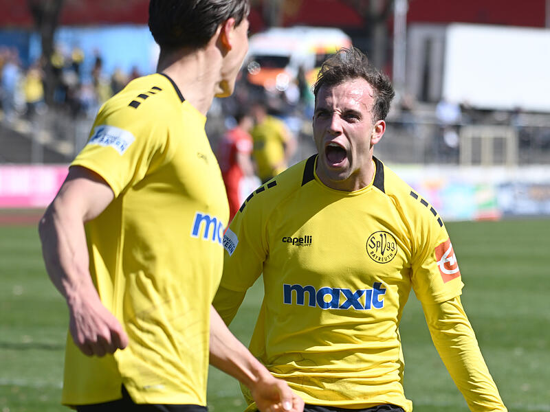 Sport Fußball Saison 2025 / 2026 Regionalliga Bayern 27. Spieltag Montag 06.04.2026 Spielort Bayreuth Hans-Walter-Wild-Stadion Spielbeginn 14.00 h SpVgg Bayreuth gegen FC Memmingen Halbzeitergebnis 2:0 Jubel Tor 1:0 Dominik Scheder Felix Heim Spielmin Sport Fußball Saison 2025 / 2026 Regionalliga Bayern 27. Spieltag Montag 06.04.2026 Spielort Bayreuth Hans-Walter-Wild-Stadion Spielbeginn 14.00 h SpVgg Bayreuth gegen FC Memmingen Halbzeitergebnis 2:0 Jubel Tor 1:0 Dominik Scheder Felix Heim Spielmin