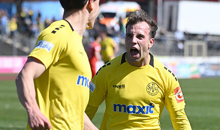 Sport Fu&szlig;ball Saison 2025 / 2026 Regionalliga Bayern 27. Spieltag  Montag 06.04.2026  Spielort Bayreuth Hans-Walter-Wild-Stadion Spielbeginn 14.00 h SpVgg  Bayreuth gegen FC Memmingen Halbzeitergebnis 2:0 Jubel Tor 1:0 Dominik Scheder Felix Heim Spielmin