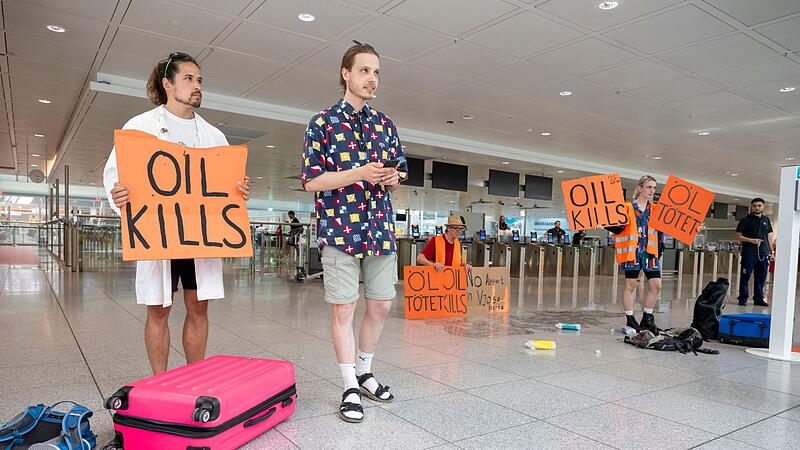 Protestaktion Letzten Generation Flughafen München Protestaktion Letzten Generation Flughafen München