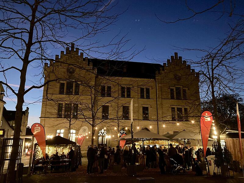 Winterfest auf dem Albertsplatz in Coburg Bereits im November findet auf dem Albertsplatz in Coburg wieder ein Winterfest statt.
