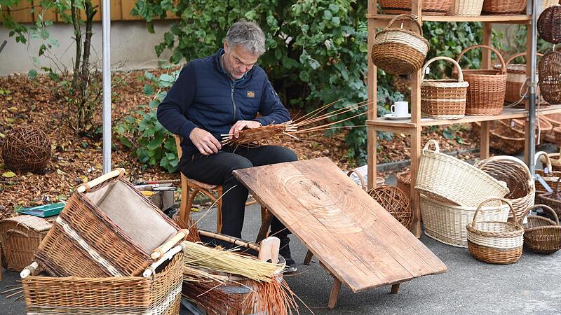 Der Weidenkorbflechter bewies sein K&ouml;nnen.