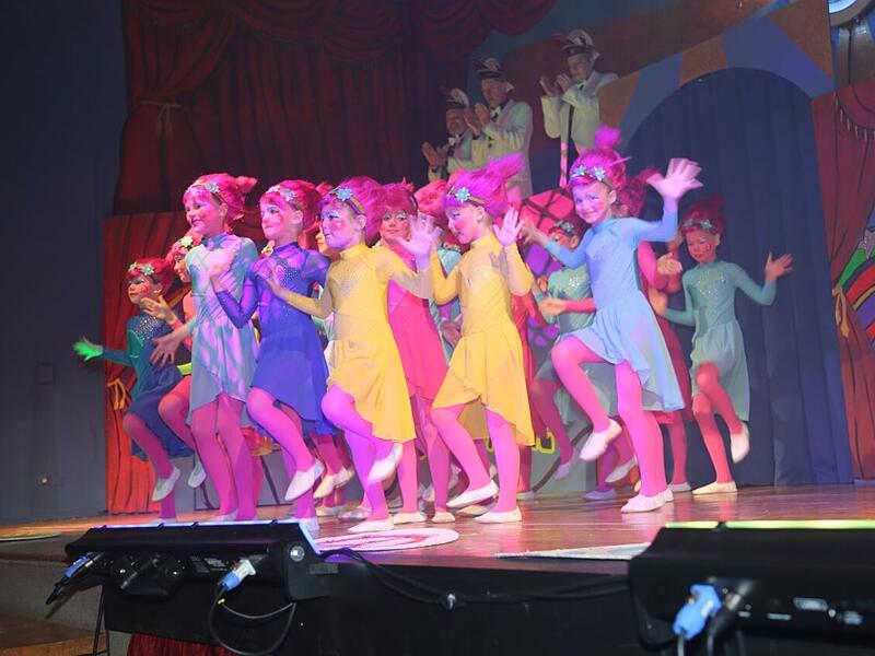 F&uuml;nf Stunden buntes Treiben, bei dem Altbekannte ebenso f&uuml;r Unterhaltung sorgten wie neue Acts, gab es beim NCC in N&uuml;dlingen.