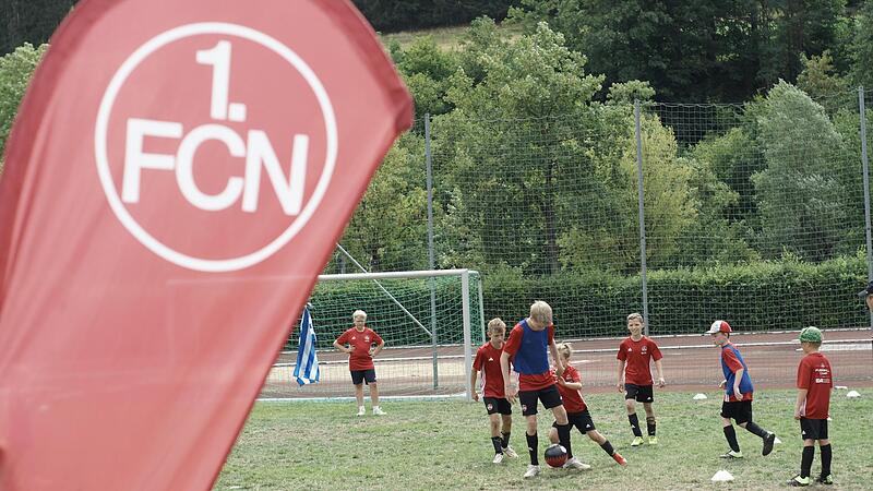 Das 1. FCN-Fußballcamp machte im „Stadion“ in Römershag Station. 30 Kinder nahmen teil.