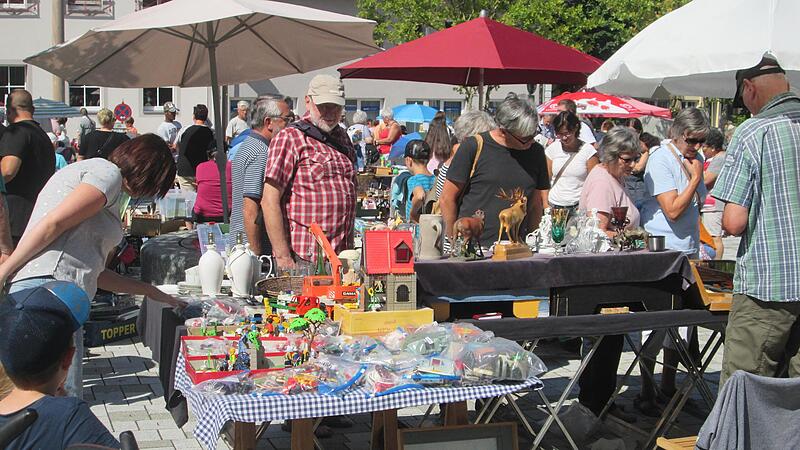 Flohmarkt-Atmosphäre genießen und dabei ein Schnäppchen machen ist ein wunderbarer Zeitvertreib.