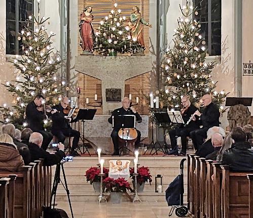 Das Weihnachtskonzert war gut besucht. Das Weihnachtskonzert war gut besucht.