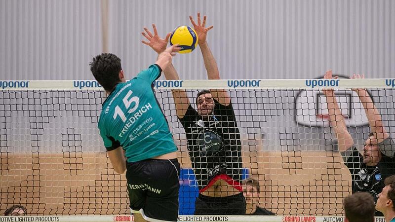 Gavra Meduric (in Schwarz) und der VC Eltmann haben mit 1:3 in Leipzig verloren.