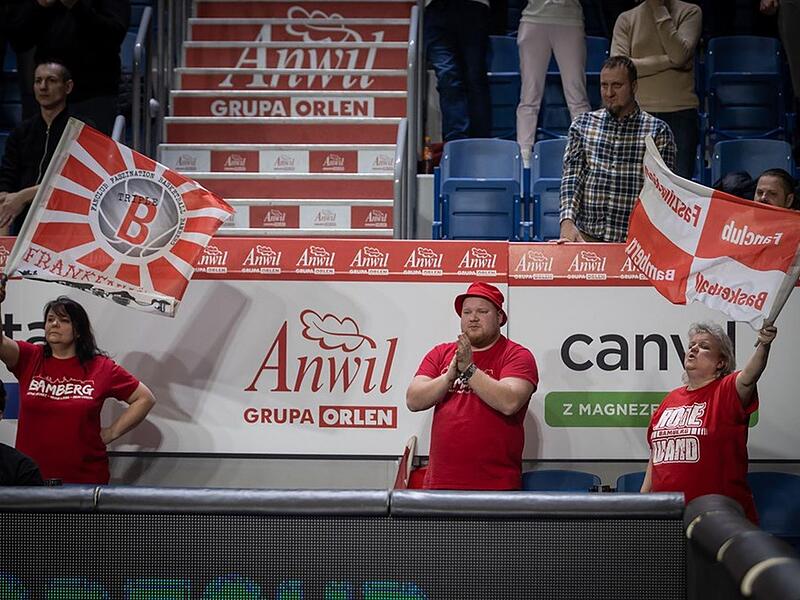 Von drei Fans des Fanklubs Faszination Basketball wurden die Bamberger in Wloclawek unterstützt.