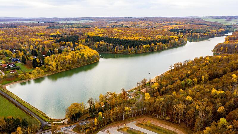 Der Ellertsh&auml;user See ist der gr&ouml;&szlig;te See Unterfrankens. 2021 soll das Wasser abgelassen werden.