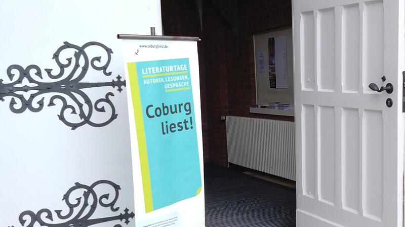 Ein Roman-Marathon in der Reithalle bildete den Auftakt zum Festival &bdquo;Coburg liest&ldquo;.