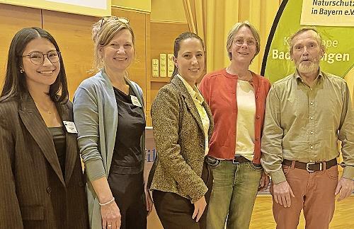 Audrey Sarte (Akademie Heiligenfeld; von links), Eva Zeibig (BN-Vorstand), Referentin Katharina van Bronswijk, Eva Reichert-Nelkenstock (BN-Vorstand) und Dr. Alexander Beck (BN-Vorsitzender Bad Kissingen).