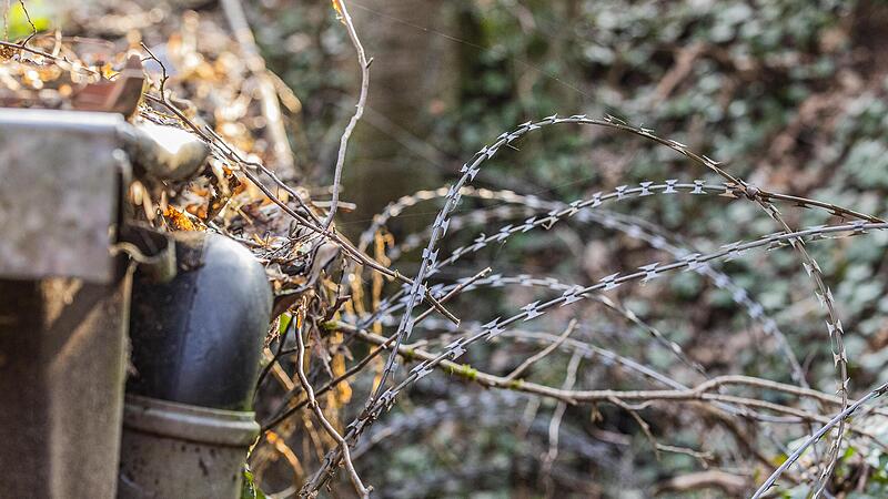 Im Landkreis Ha&szlig;berge wurde zuletzt eine mit Stacheldraht umz&auml;unte illegale M&uuml;llkippe im Wald gefunden. In anderen Landkreisen gibt es &auml;hnliche Probleme.